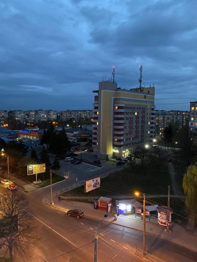 Люкс Апартаменти В Жкарена Та Жк Great House Rivne Exterior foto