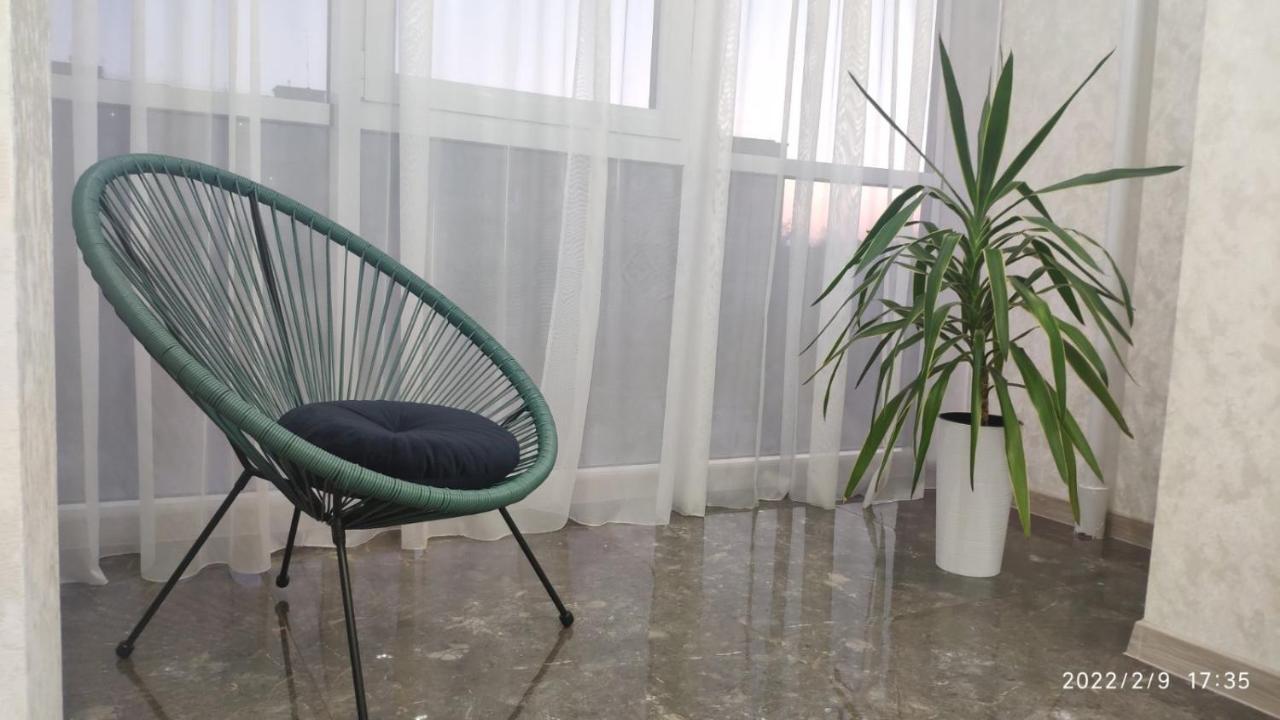 Люкс Апартаменти В Жкарена Та Жк Great House Rivne Exterior foto